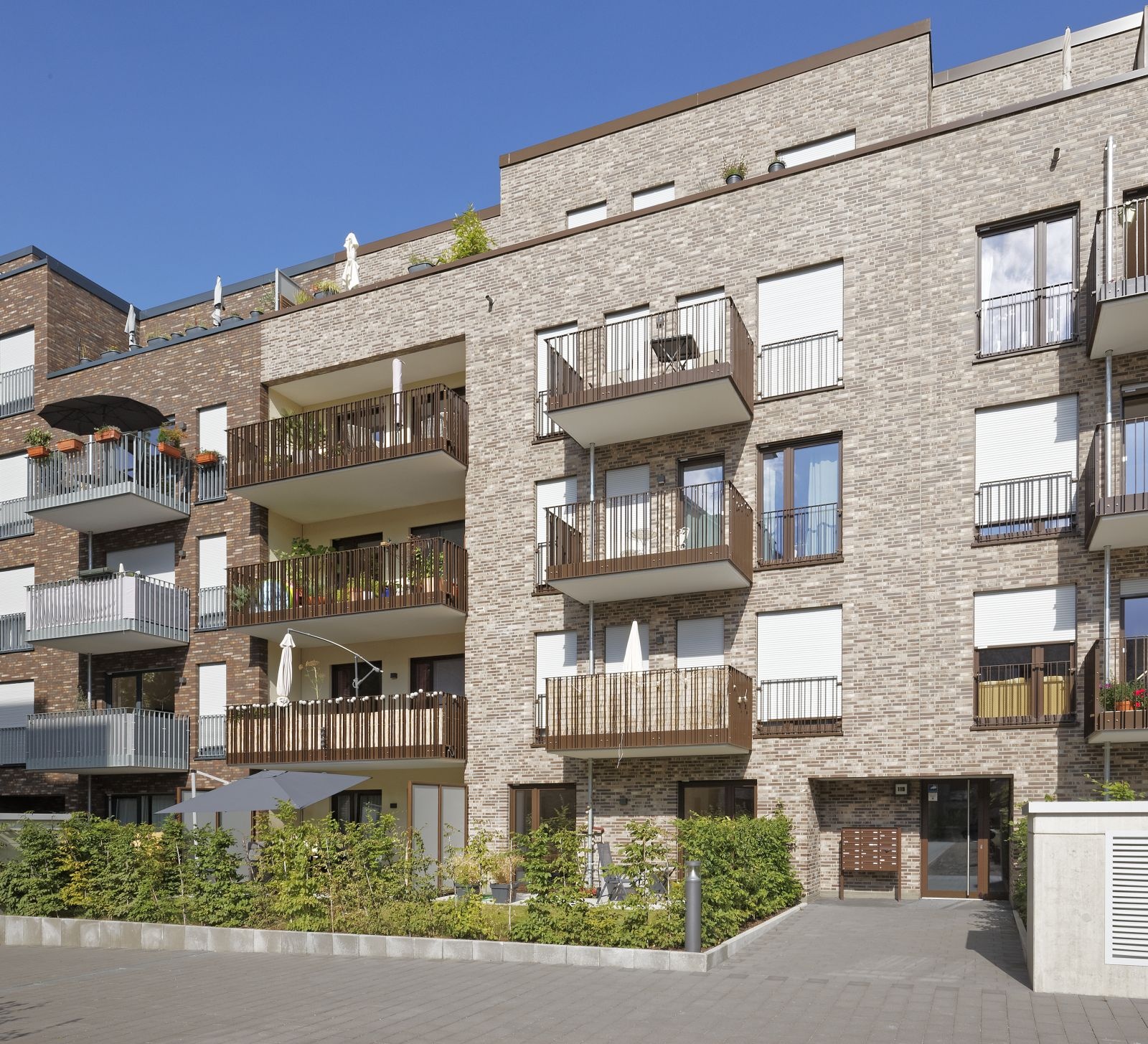 Feldhaus Klinker Referenzbau mit Klinker Riemchen Deutschland, Düsseldorf R746LDF R770LDF