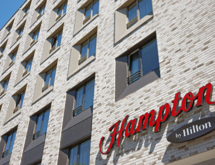 Edificio de referencia con revestimientos de ladrillos de clínker, Alemania, Frankfurt R941NF y R773NF