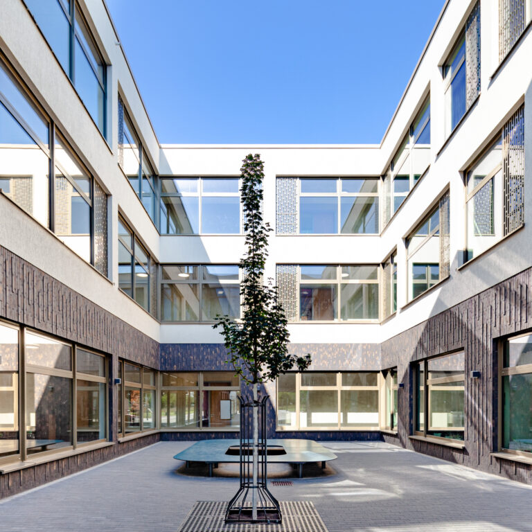 Referenzbau mit Klinker Riemchen Deutschland, Leipzig R738LDF